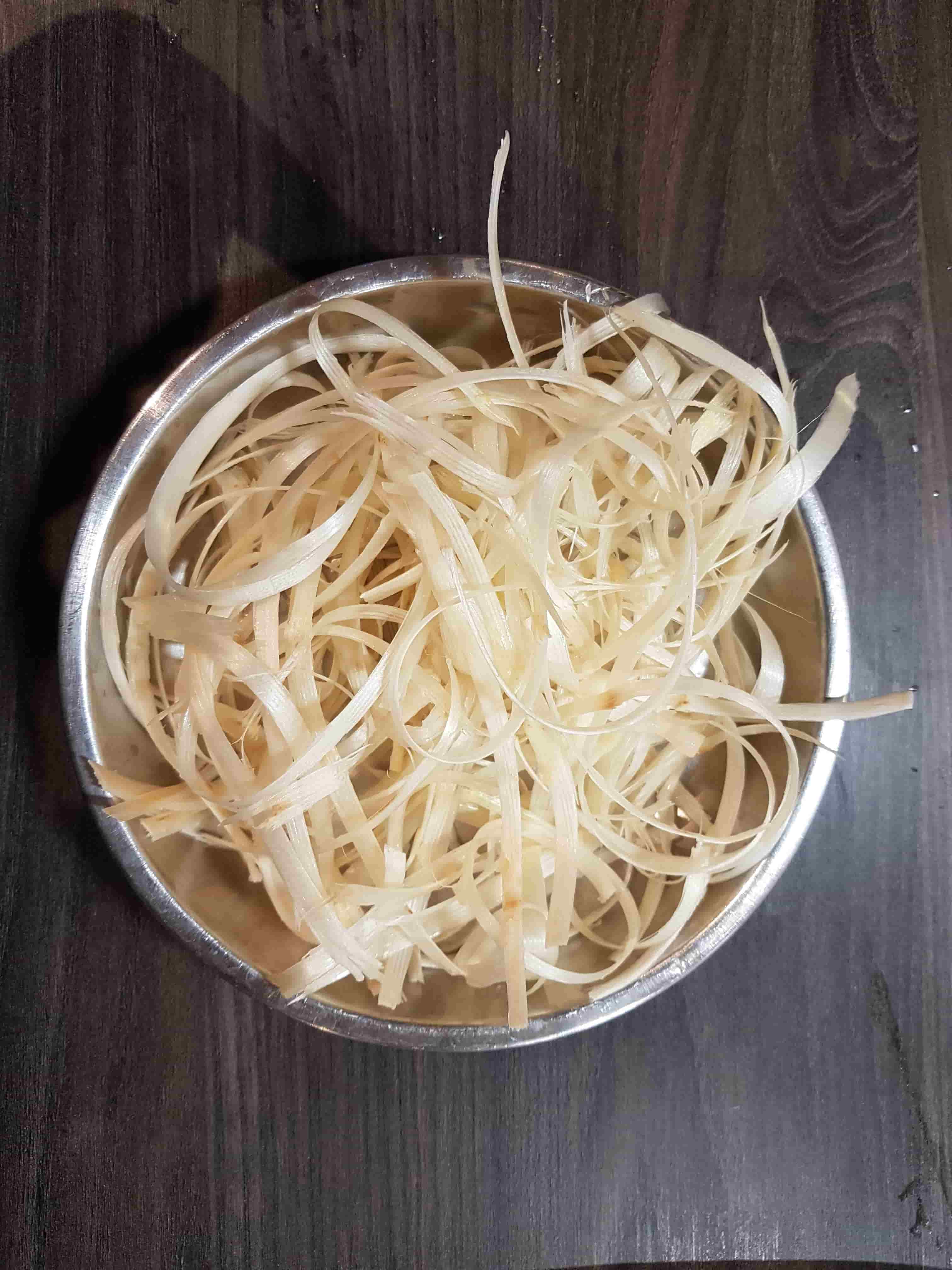peeled aparagus skin_spargelzeit_asparagus time_the best way to cook white asparagus in a german way_my life in germany_hkwomanabroad-min